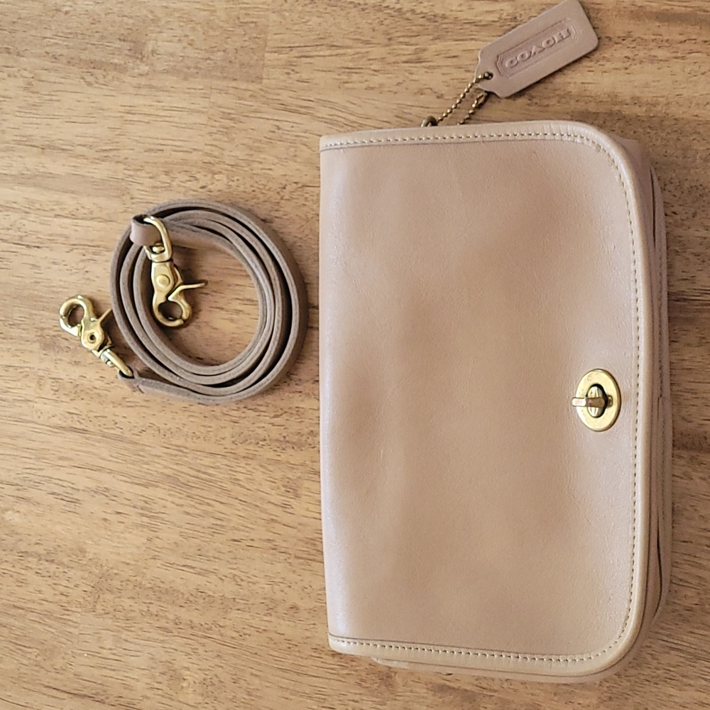 Vintage coach crossbody pocket purse